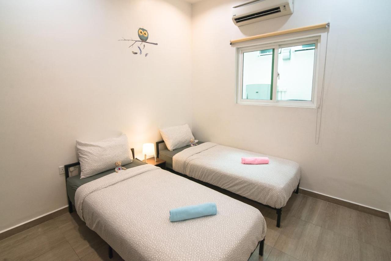 Homestay Landed Cozy House Near Spice, Airport