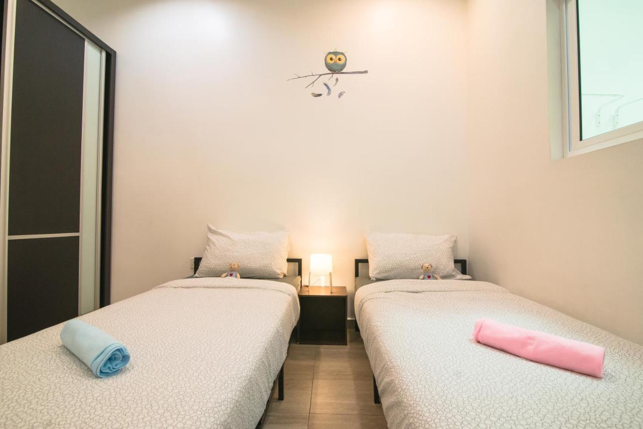Landed Cozy House Near Spice, Airport Homestay