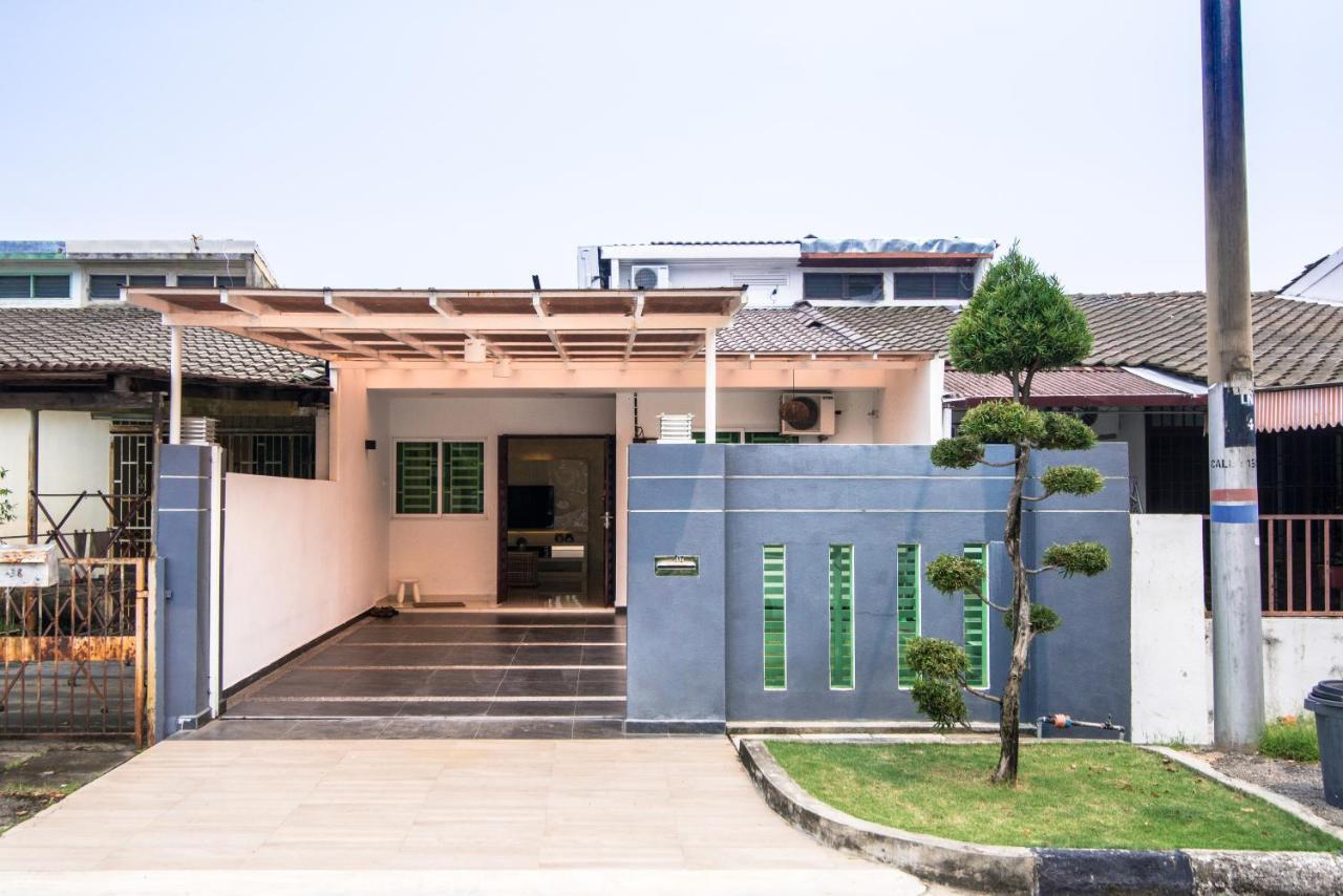 Landed Cozy House Near Spice, Airport * Kampong Manggis